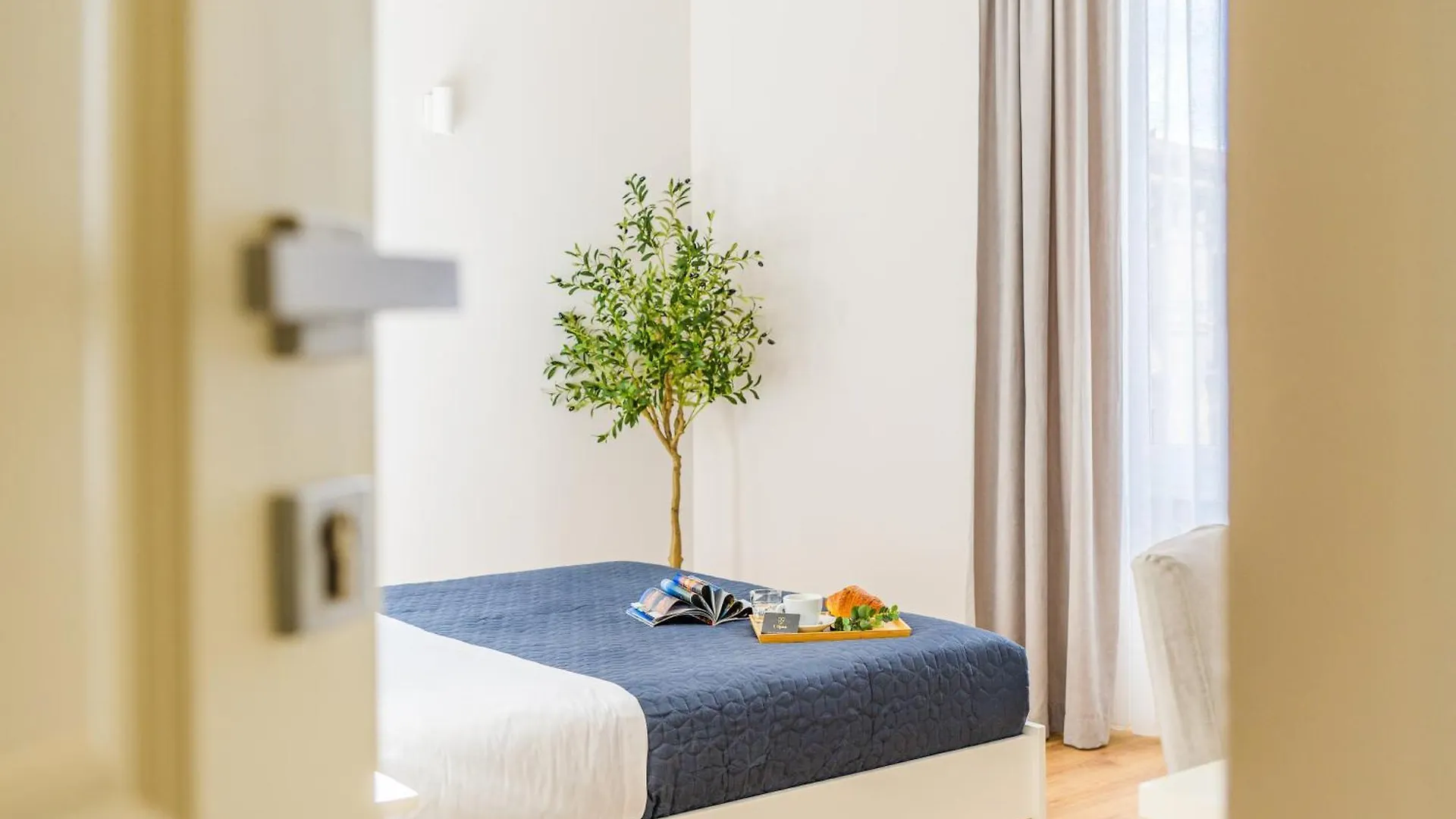 L'Opera Rooms&Suite La Spezia