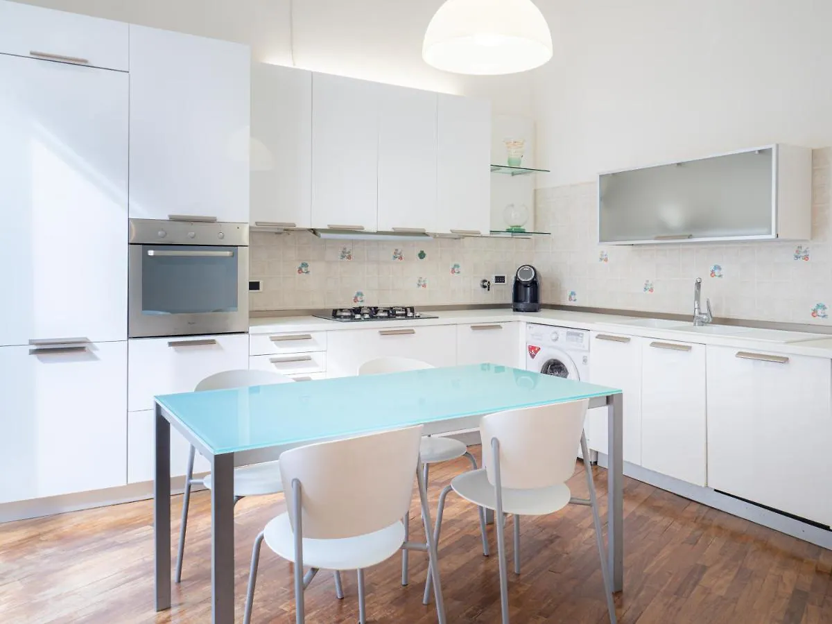 L'Opera Rooms & Suite La Spezia 3*,